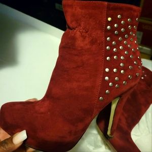 Ankle heeled boots